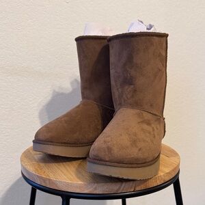 Elegant Brown Winter Boots